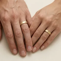 Alianza Nox Oro Amarillo 18K – Diseño Escultórico | Celinni