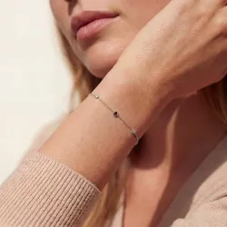 Granat-Armband Januar mit Diamanten aus 18K Weißgold