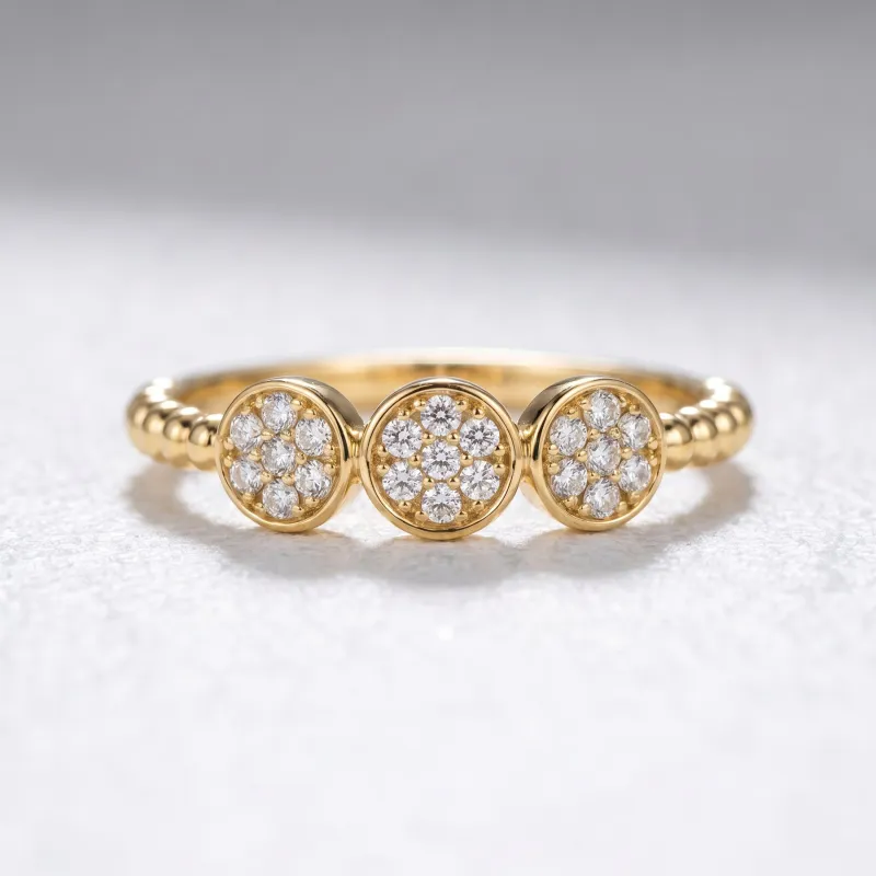 Bague Trois Clusters Ronds Pavés en Or 18K ou Platine