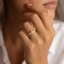 Bague Trois Clusters Ronds Pavés en Or 18K ou Platine