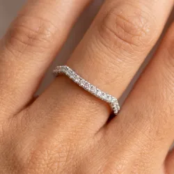 Bague Demi-jonc Chevron Pavé en Or 18K ou Platine | Celinni