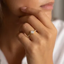 Bague Hexagone Pav&eacute; et Marquises en Or 18K ou Platine