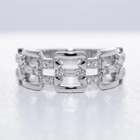 Diamond Link Ring in 18K Gold or Platinum