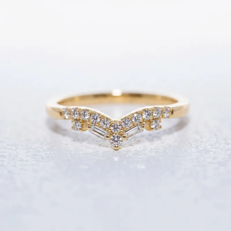 Bague Couronne Chevron en Or 18K ou Platine