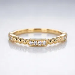 Anillo Aro Perlado con Estaciones Pavé en Oro 18K o Platino