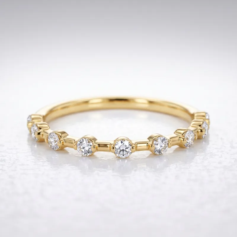Bague Semée de Diamants Espacés en Or 18K ou Platine