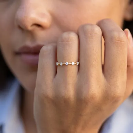 Bague Semée de Diamants Espacés en Or 18K ou Platine