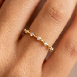 Bague Semée de Diamants Espacés en Or 18K ou Platine