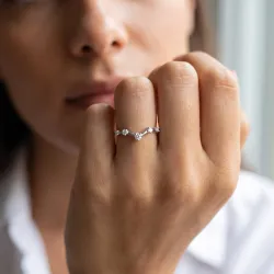 Bague Chevron Diamants Espacés en Or 18K ou Platine