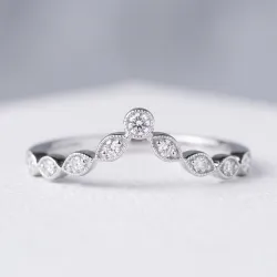 Bague Couronne Marquise Grènetée en Or 18K ou Platine