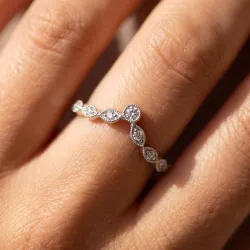 Bague Couronne Marquise Grènetée en Or 18K ou Platine