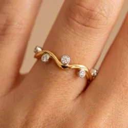 Bague Jonc Vague Sem&eacute; de Diamants en Or 18K ou Platine