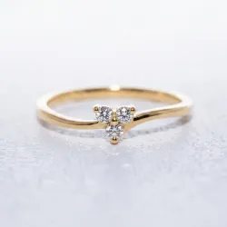 Gekreuzter Trilogie-Ring aus 18K Gold oder Platin | Celinni