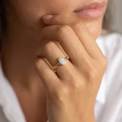 Bague T&ecirc;te Ovale Diamant&eacute;e en Or 18K ou Platine | Celinni