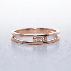 Bague jonc ajouré trois diamants en or 18K ou platine