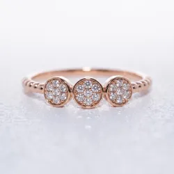 Bague Trois Clusters Ronds Pavés en Or 18K ou Platine