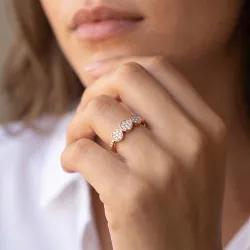 Bague Trois Clusters Ronds Pavés en Or 18K ou Platine