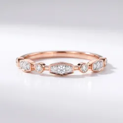 Bague Alliance Semée de Motifs Géométriques en Or 18K