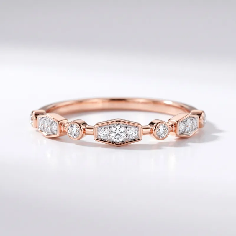 Bague Alliance Semée de Motifs Géométriques en Or 18K