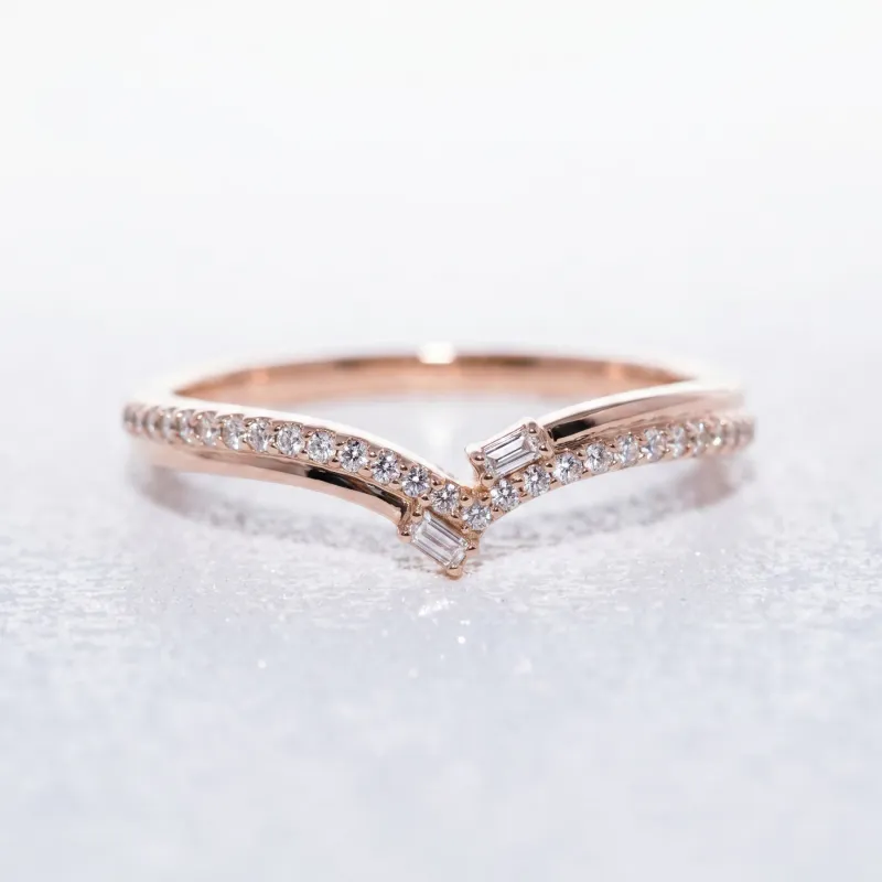 Bague Contour Chevron Baguettes en Or 18K ou Platine
