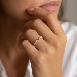 Bague Demi-alliance Chevron en Or 18K ou Platine | Celinni
