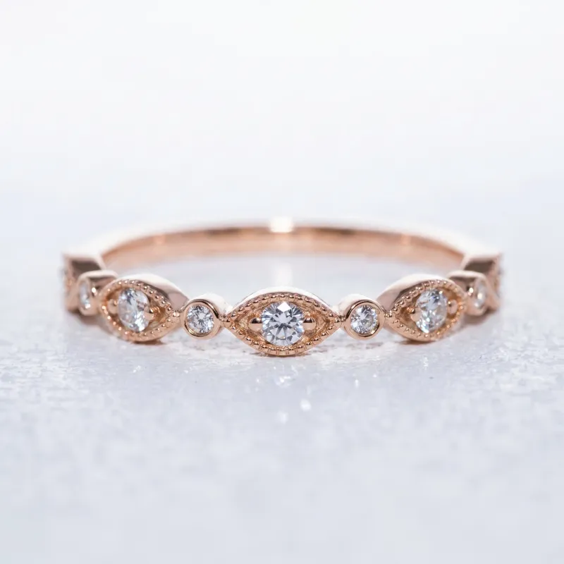 Bague Demi-alliance Marquise Milgrain en Or 18K ou Platine
