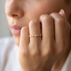 Bague Demi-alliance Marquise Milgrain en Or 18K ou Platine