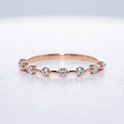 Bague Semée de Diamants Espacés en Or 18K ou Platine