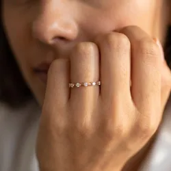 Bague Semée de Diamants Espacés en Or 18K ou Platine