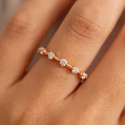 Bague Semée de Diamants Espacés en Or 18K ou Platine