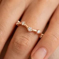 Bague Chevron Diamants Griffes en Or 18K ou Platine