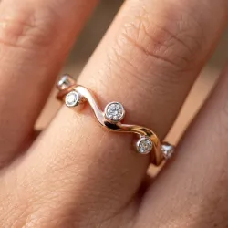 Bague Jonc Vague Semé de Diamants en Or 18K ou Platine