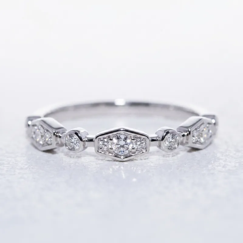 Bague Alliance Semée de Motifs Géométriques en Or 18K