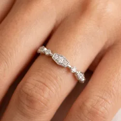 Bague Alliance Semée de Motifs Géométriques en Or 18K