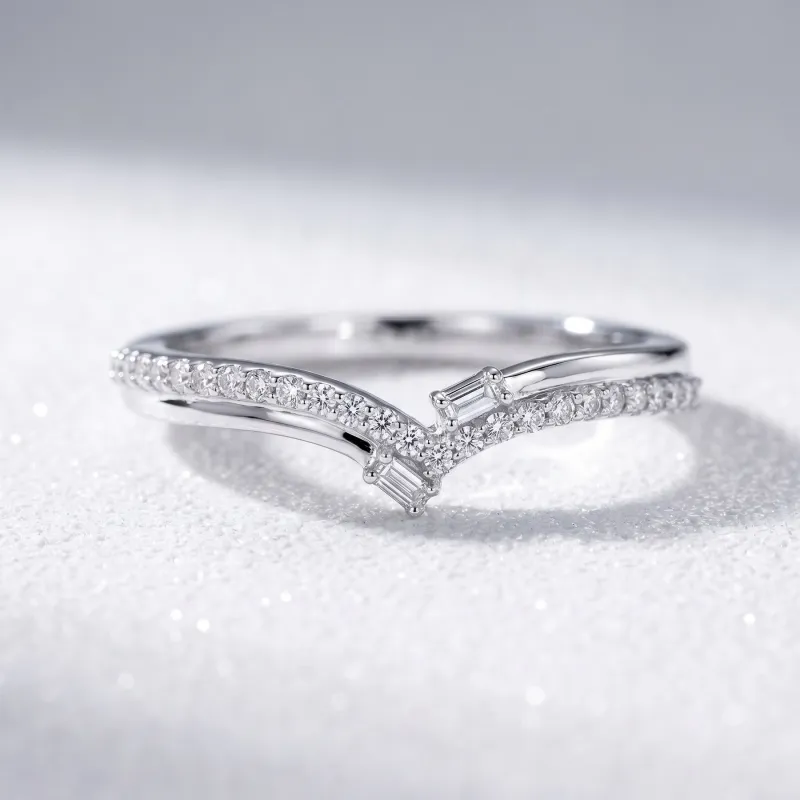 Bague Contour Chevron Baguettes en Or 18K ou Platine