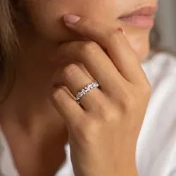 خاتم نصف جونك بعنقود ألماس من الذهب عيار 18 أو البلاتين