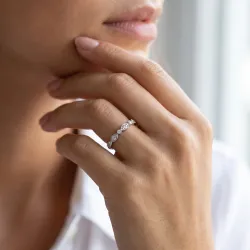 Bague Demi-alliance Marquise Milgrain en Or 18K ou Platine