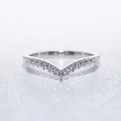 Bague Couronne Chevron Grènetée en Or 18K ou Platine
