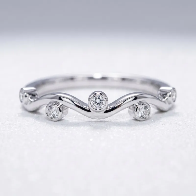 Bague Jonc Vague Semé de Diamants en Or 18K ou Platine