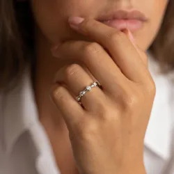 Bague Jonc Fin Sem&eacute; de Diamants en Or 18K ou Platine