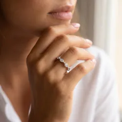 Bague Jonc Perlé Semé de Poires en Or 18K ou Platine