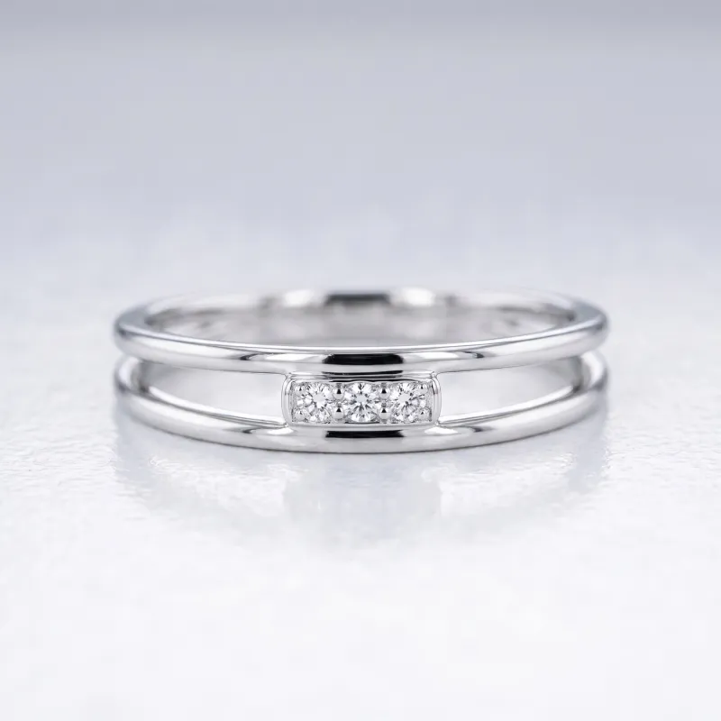 Bague jonc ajouré trois diamants en or 18K ou platine