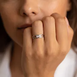 Bague jonc ajouré trois diamants en or 18K ou platine