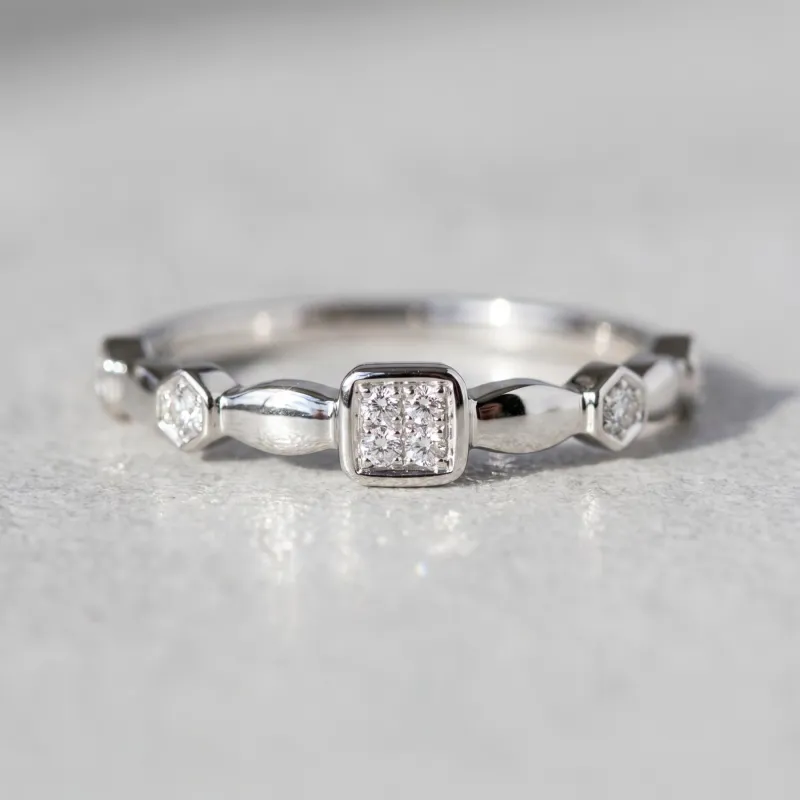 Bague Semée de Carrés en Or 18K ou Platine | Celinni