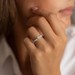 Bague Éternité Torsadée Diamants en Or 18K ou Platine