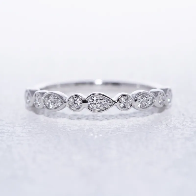Bague Sem&eacute;e de Poires Pav&eacute;es en Or 18K ou Platine | Celinni