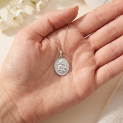 Médaille Ange de Raphaël Ovale Or Blanc 18 Carats - 14 x 12 mm