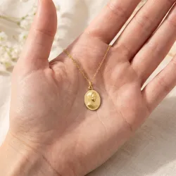 Médaille Vierge Voilée Ovale Or Jaune 18 Carats - 15 x 12 mm