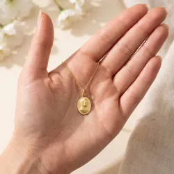 Médaille Vierge Voilée Ovale Or Jaune 18 Carats - 15 x 12 mm