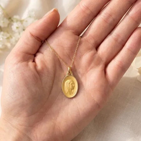 Médaille Vierge Ovale Allongée Bordure Polie en Or Jaune 18 Carats